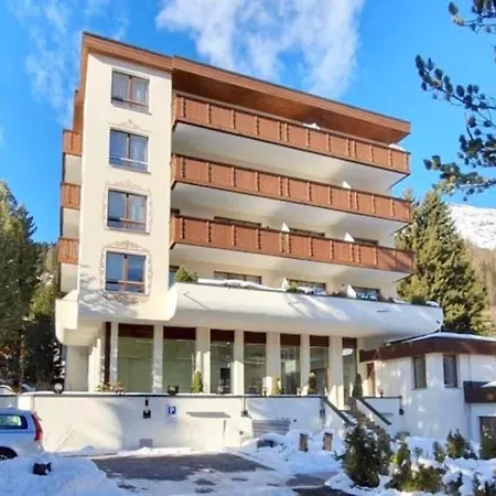 Alpine Chic Im Herzen Von Davos